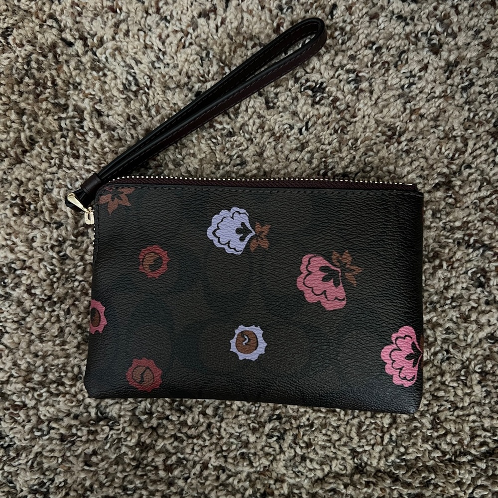 Wristlet - Picture 2 of 6